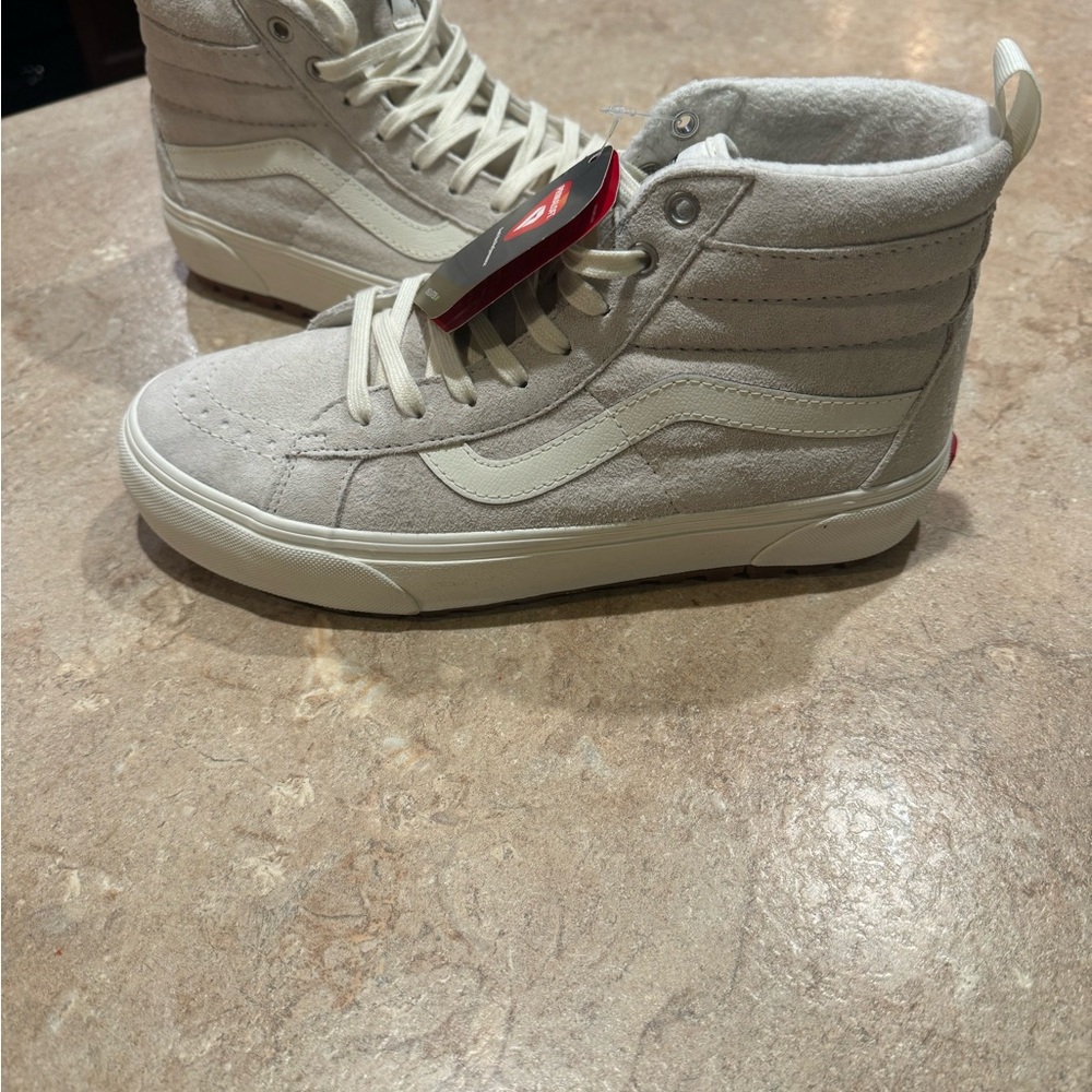 Vans ultra range EXO MTE-T lined high top. Marshmallow grey.NWT. Women’s 9.5